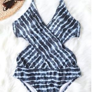 Waist Hollowed-out One-piece Swimsuit: Size S